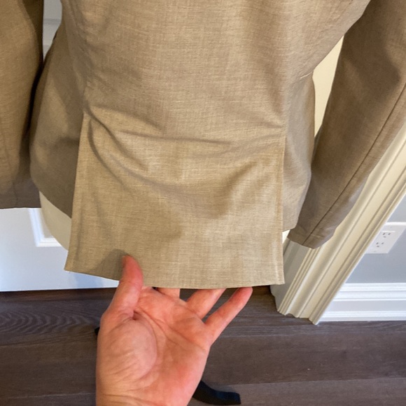 Vintage Versatile Casual Tan Blazer. Size 8. - Picture 5 of 13